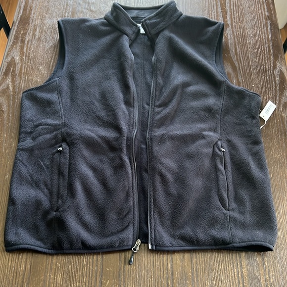Amazon Essentials Men’s Full Zip up Fleece Vest - Picture 2 of 8